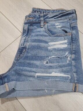 American Eagle Women's Distressed Cuffed Stretch Denim Mom Shorts 6 Blue